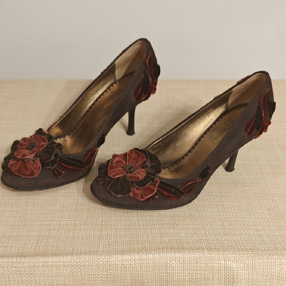 BCBG Max Azria Brown Heels Size 6.5B